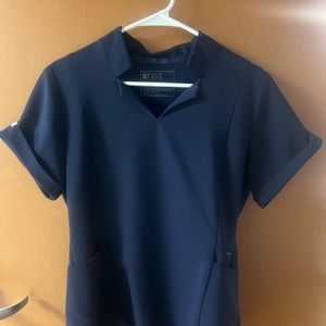 Figs Inala Slim Scrub Top- Navy M Technical Collection